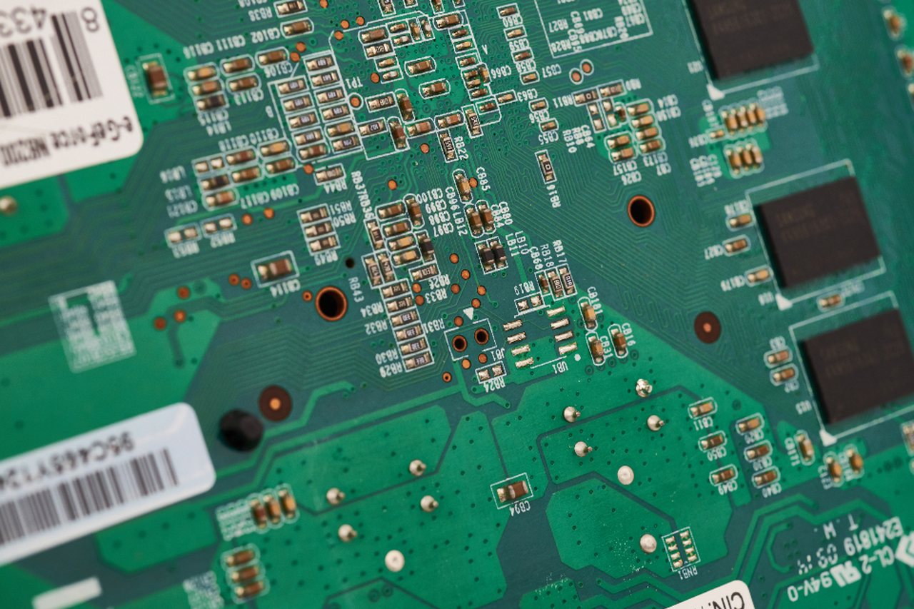 AI Act: gli obblighi di trasparenza che valgono già per le imprese comuni